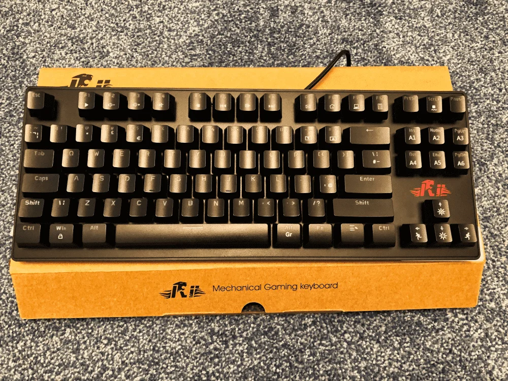 Rii RK908 on top of the shipping box